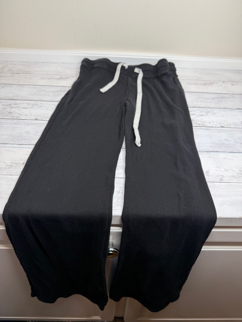 Monrow Black Ribbed Drawstring Sweatpants - Picture 2 of 3